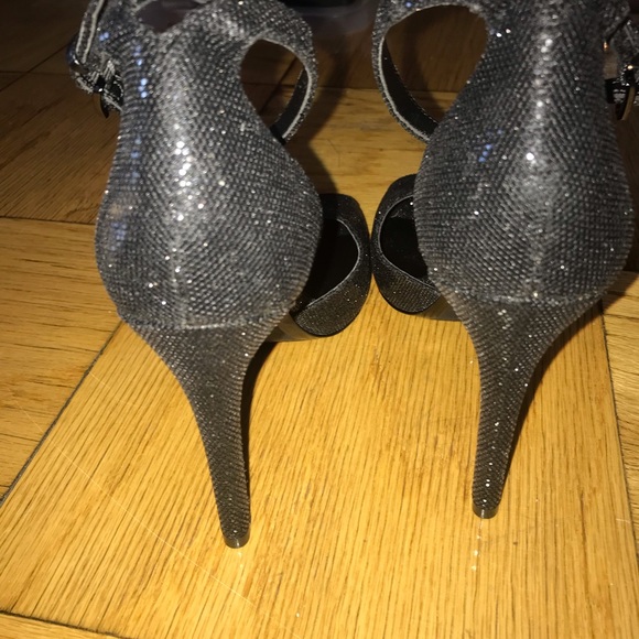 Michael Kors Cambria heels size 8.5 NO BOX - Picture 3 of 5